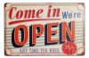 Vintage Dekor Fémtábla, dombornyomott 'Come in We're OPEN Any Time You Need' felirat, retro hangulatú kialakítás, 30x20cm