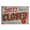 Vintage Dekor Fémtábla, dombornyomott 'Sorry We're closed' felirat, retro hangulatú kialakítás, 30x20cm