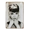 Vintage Dekor Fémtábla, Audrey Hepburn dombornyomott fényképe, retro hangulatú kialakítás, 20x30cm