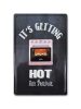 Vintage Dekor Fémtábla, dombornyomott, 'It's getting hot in here' felirat, retro hangulatú kialakítás, 20x30cm