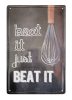 Vintage Dekor Fémtábla, dombornyomott 'Beat it, just beat it' felirat, retro hangulatú kialakítás, 20x30cm