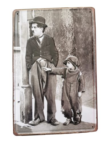 Vintage Dekor Fémtábla, Charlie Chaplin dombornyomott fényképe, retro hangulatú kialakítás, 20x30cm
